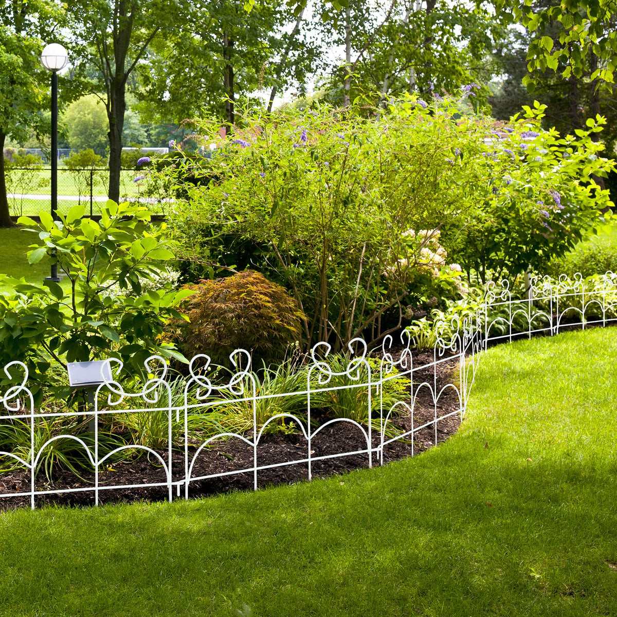 ARIFARO weather-ready metal panels resist outdoor wear while keeping borders clean.