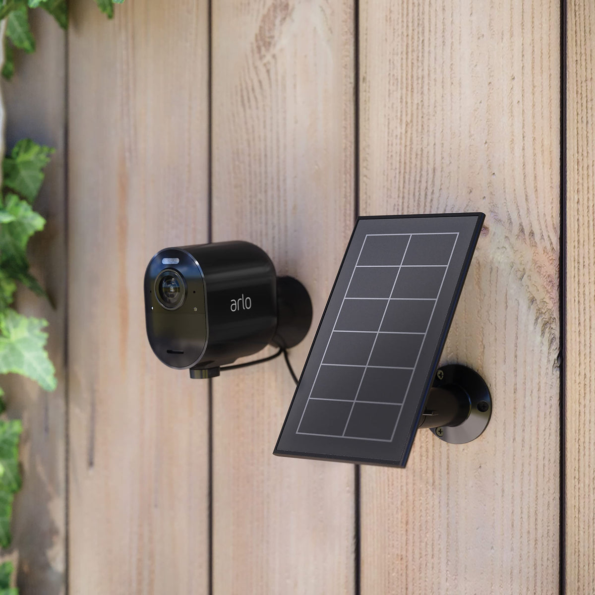 Arlo Solar Panel Charger mounted installation for easy, secure setup.