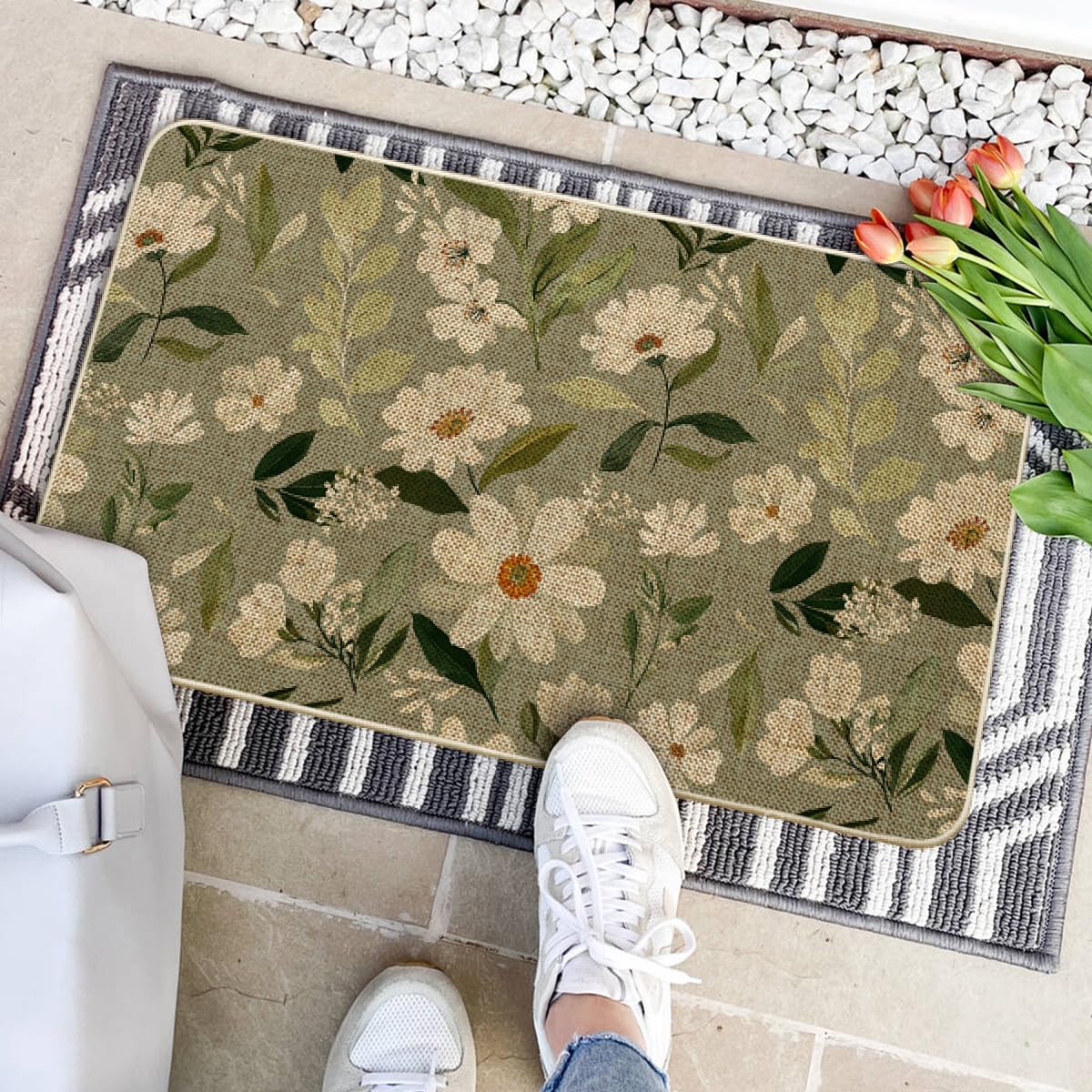 Artoid Mode daisy flowers doormat suitable for indoor outdoor spaces.