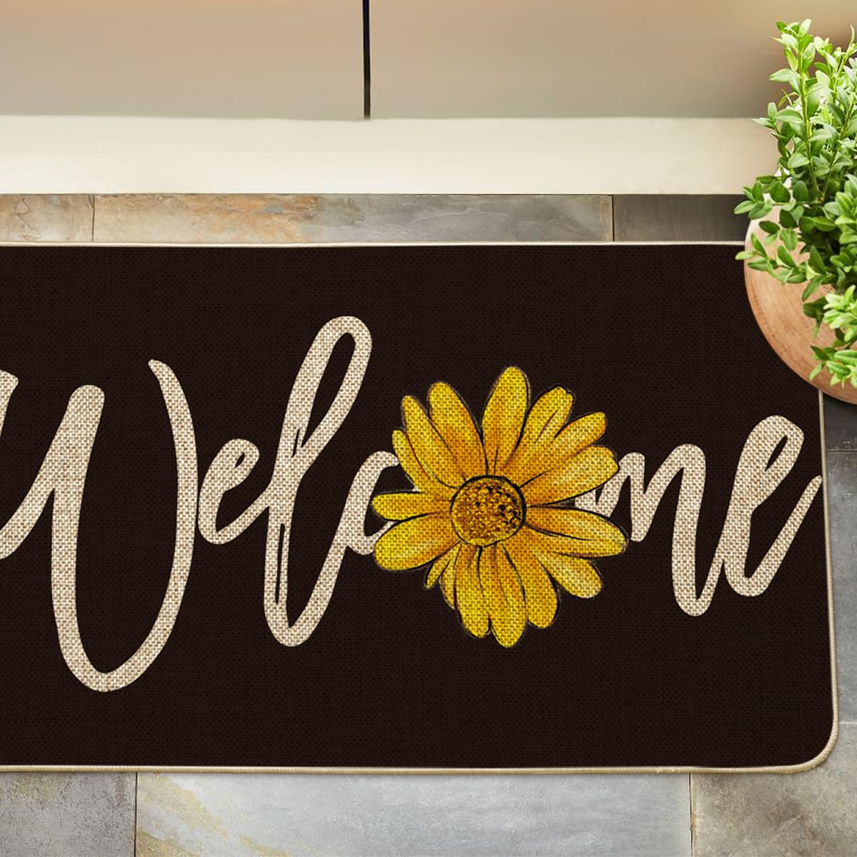 Artoid Mode Black Sunflower mat uses durable polyester felt to resist stains.