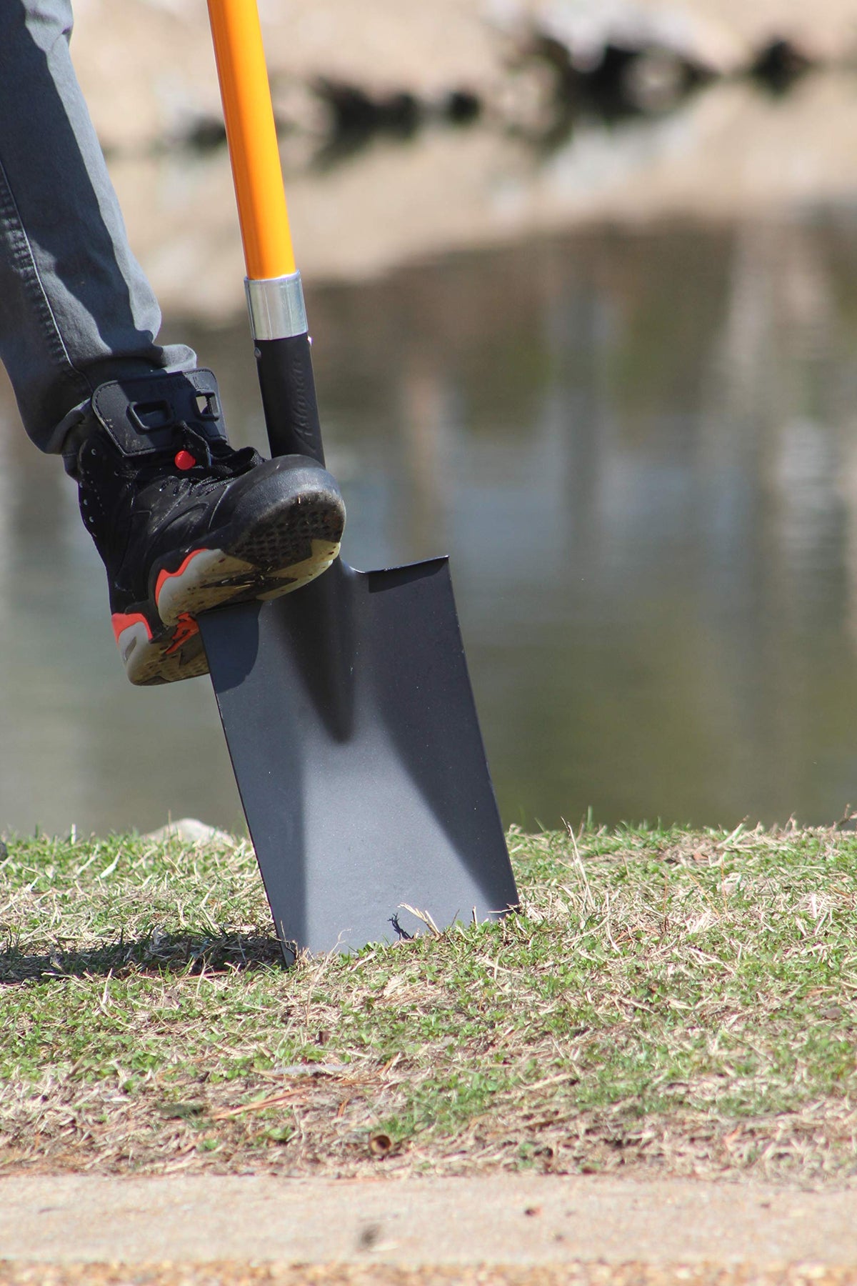 AshmanOnline sharp blade penetrates hard soil for easy scooping.