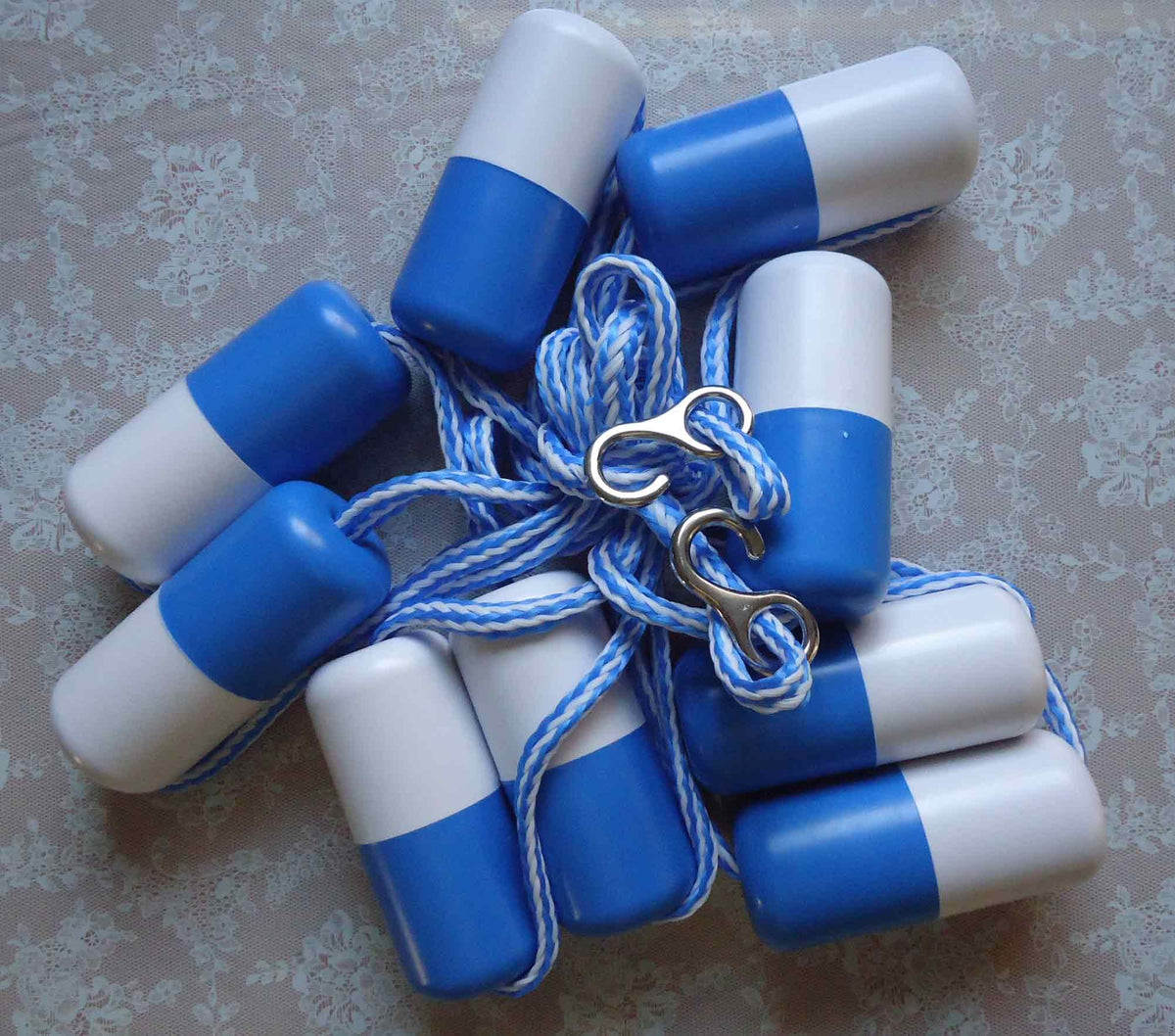 ATIE bi-tone floats blue and white line the pool edge for clear visibility