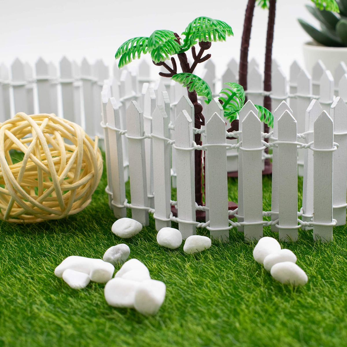 AUEAR fence is flexible and cuttable for custom layouts