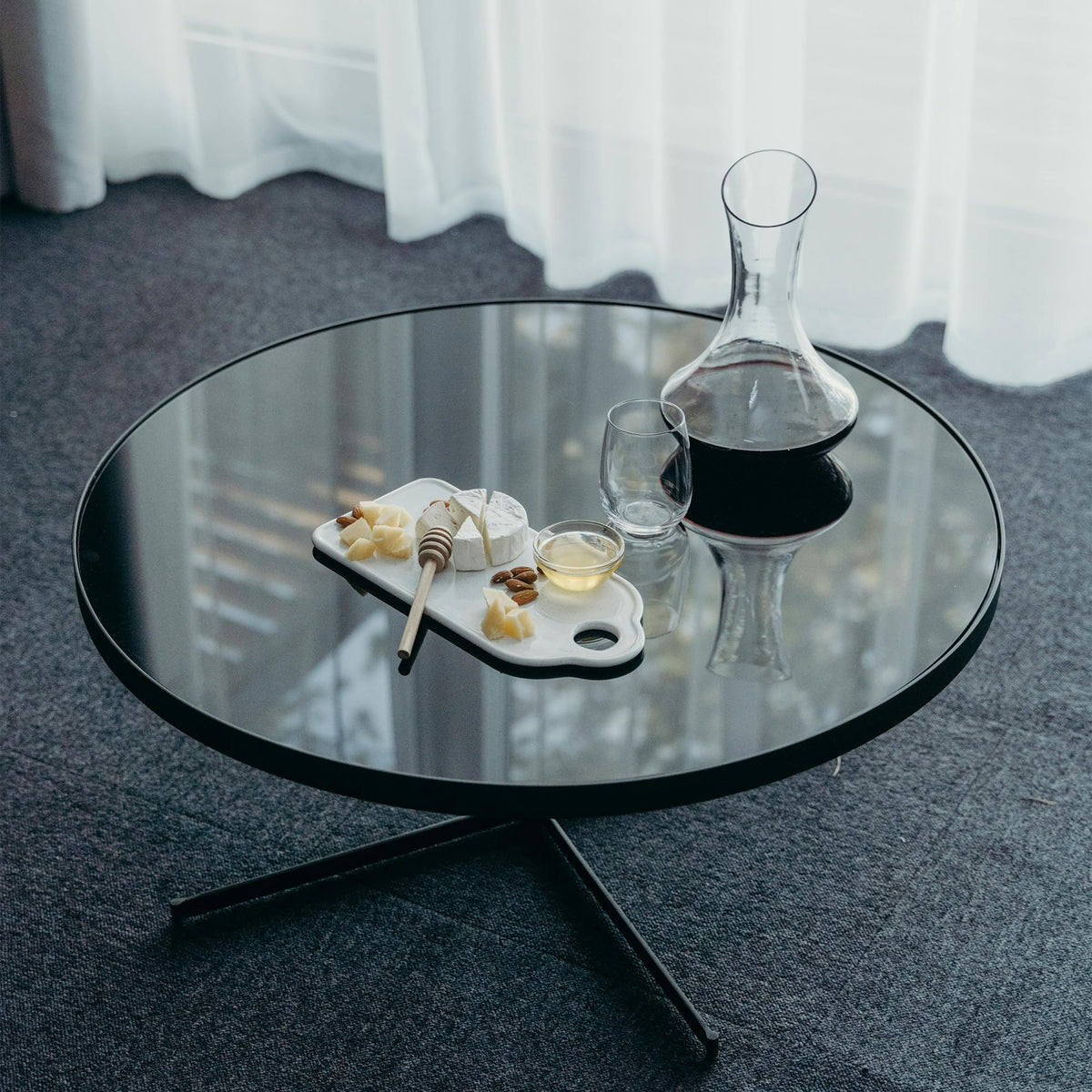 Augeno versatile glass top for coffee and patio setups
