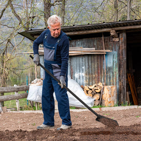 AugFir trench shovel features a sturdy 57-inch ergonomic handle for upright digging