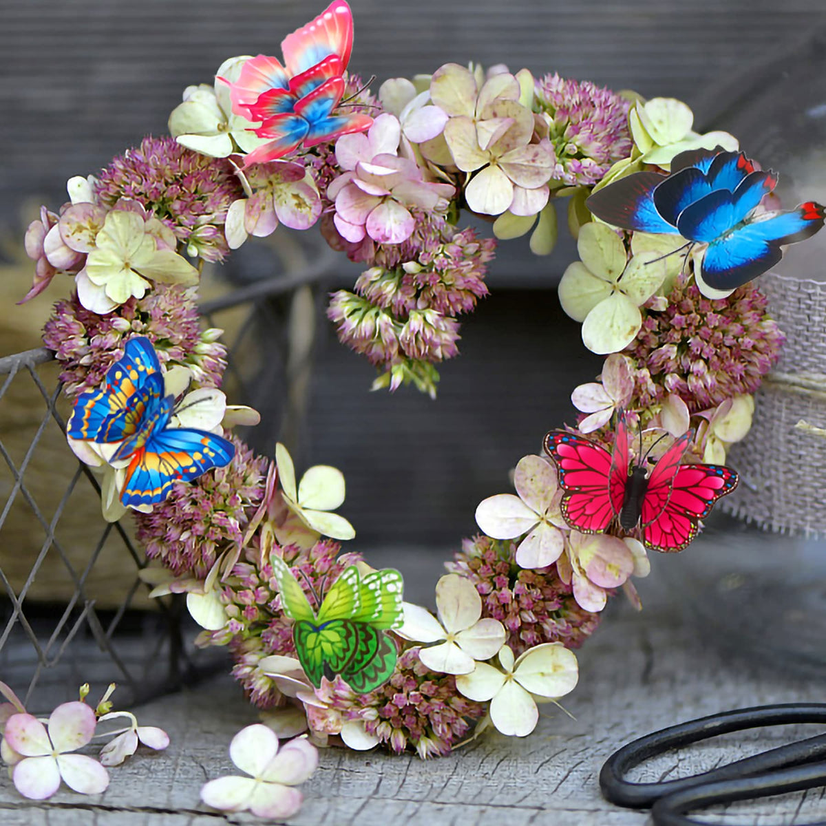 Augshy 3D butterfly sways softly in wind for garden ambiance
