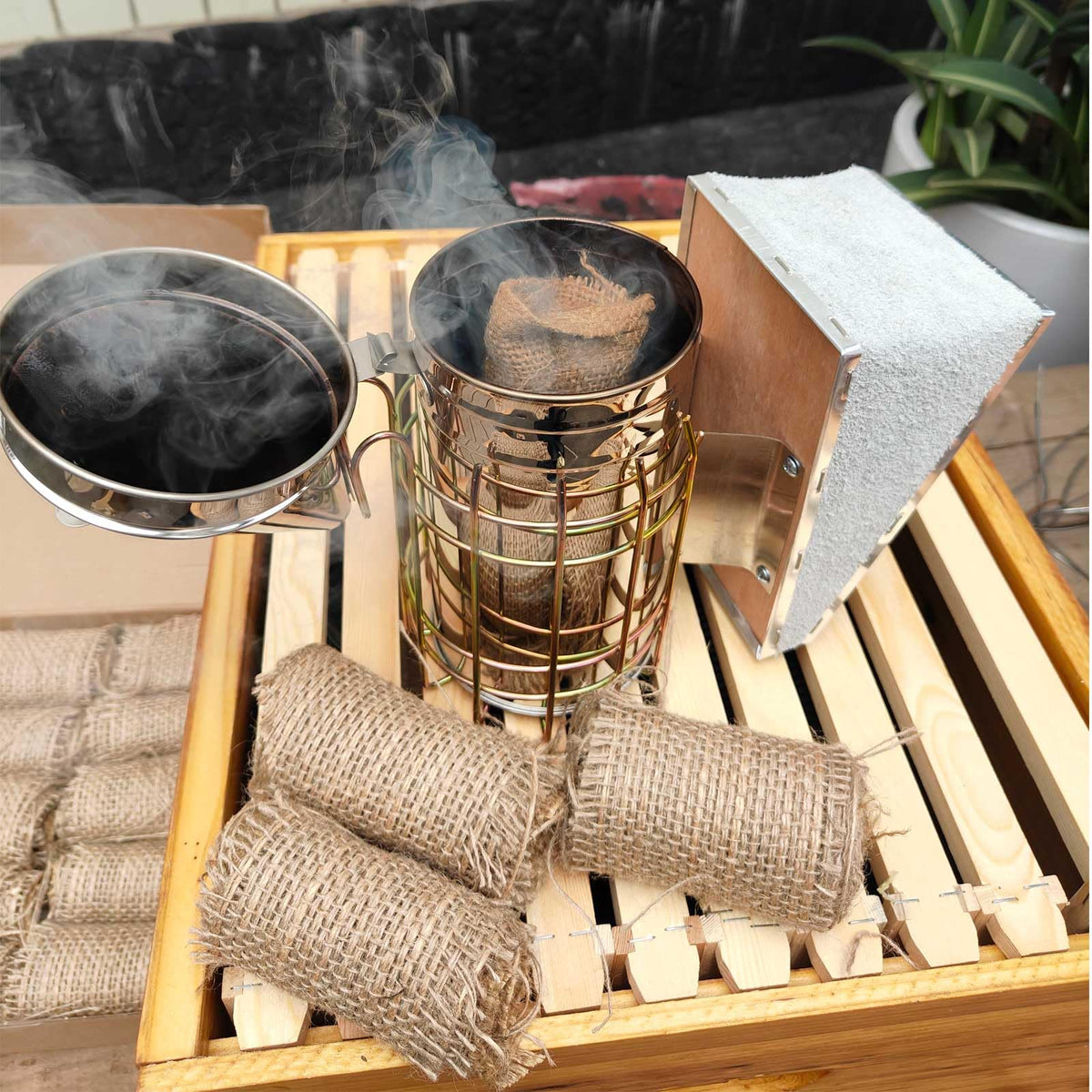 AukBeeFun clean, cool smoke burns longer for extended hive sessions.