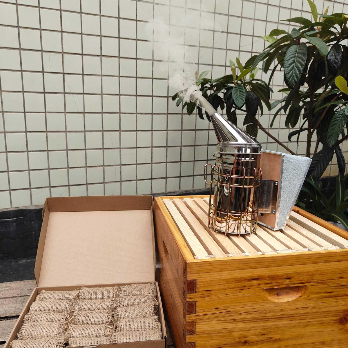 AukBeeFun environmentally friendly jute supports sustainable beekeeping practices.