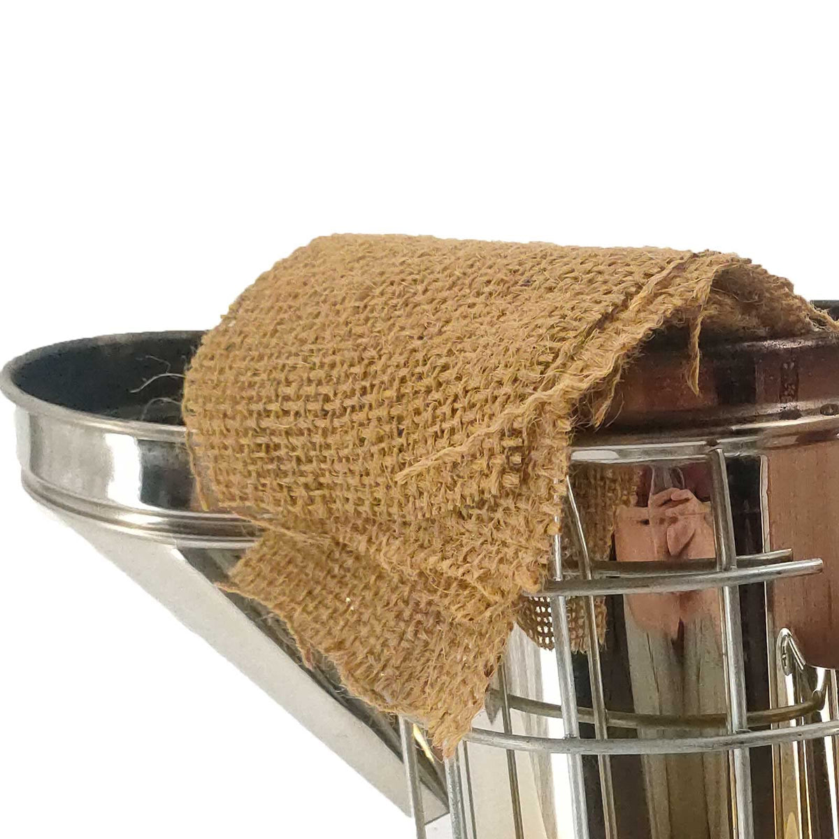 AukBeeFun natural materials promote safe, environmentally friendly beekeeping practices.