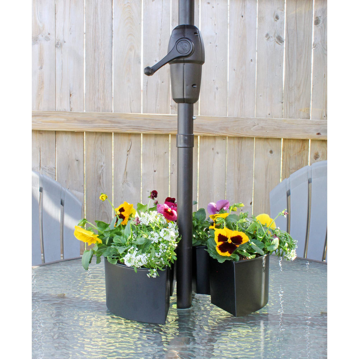 AuldHome Design enamelware pot for patio table display in matte black