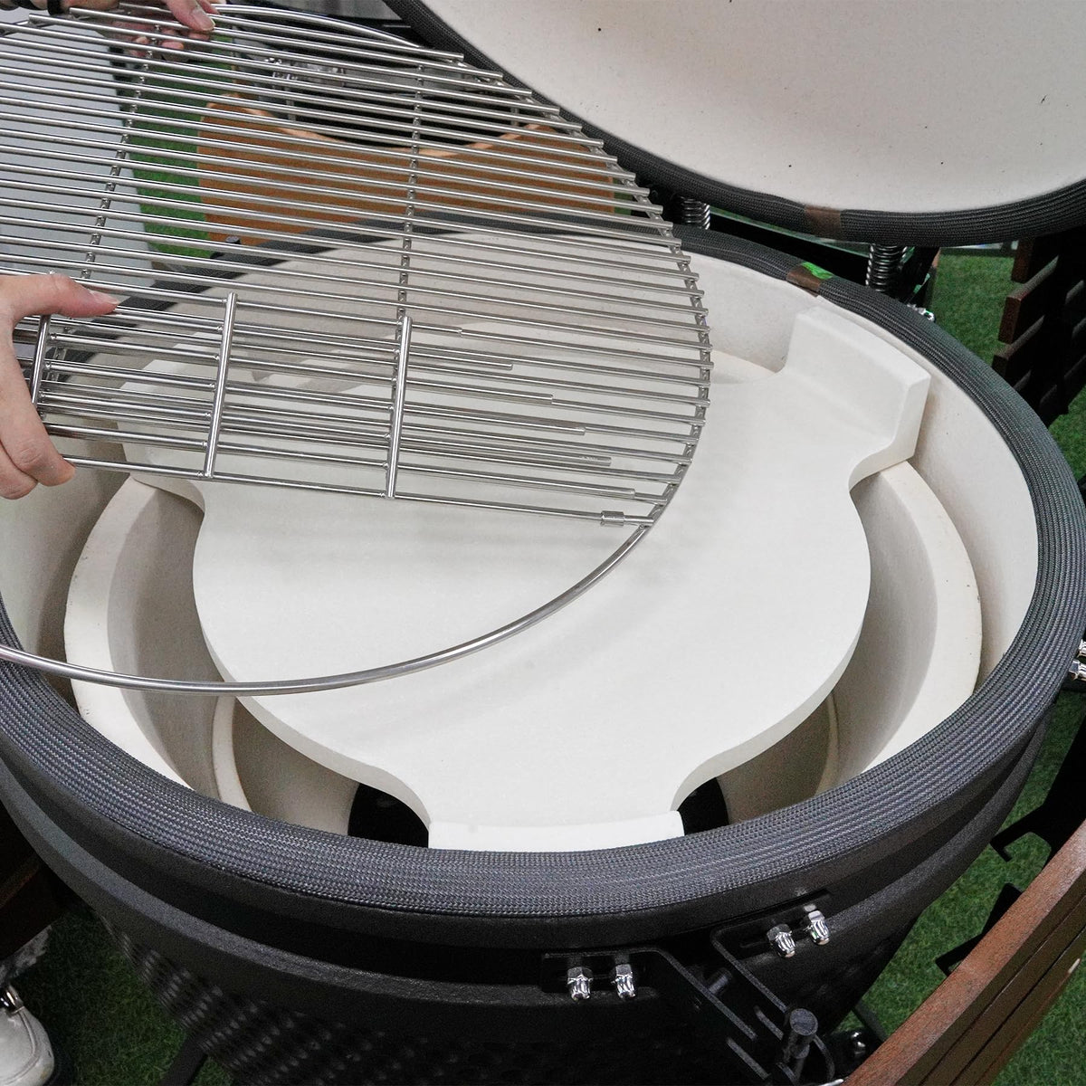 AUPLEX grill accessory fits 16-inch Kamado grills for versatile setup