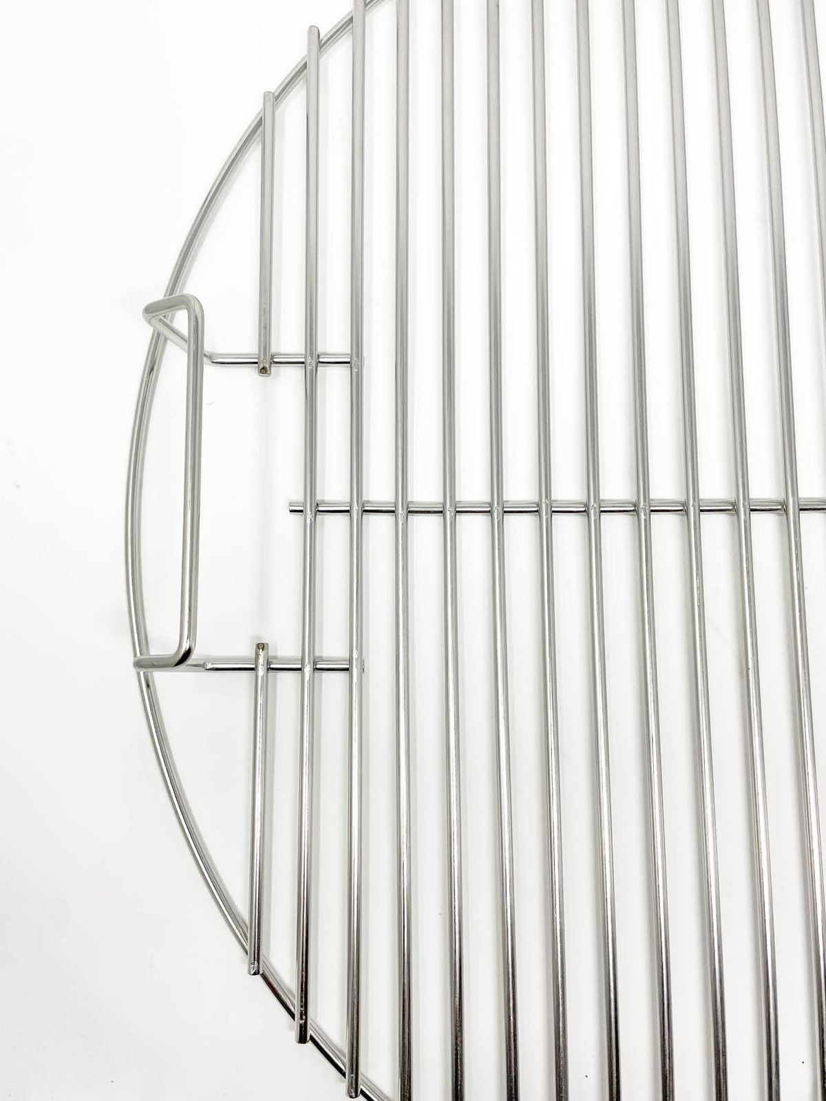 Aura Outdoor 22-inch grate close-up, 5mm 304 stainless steel construction.