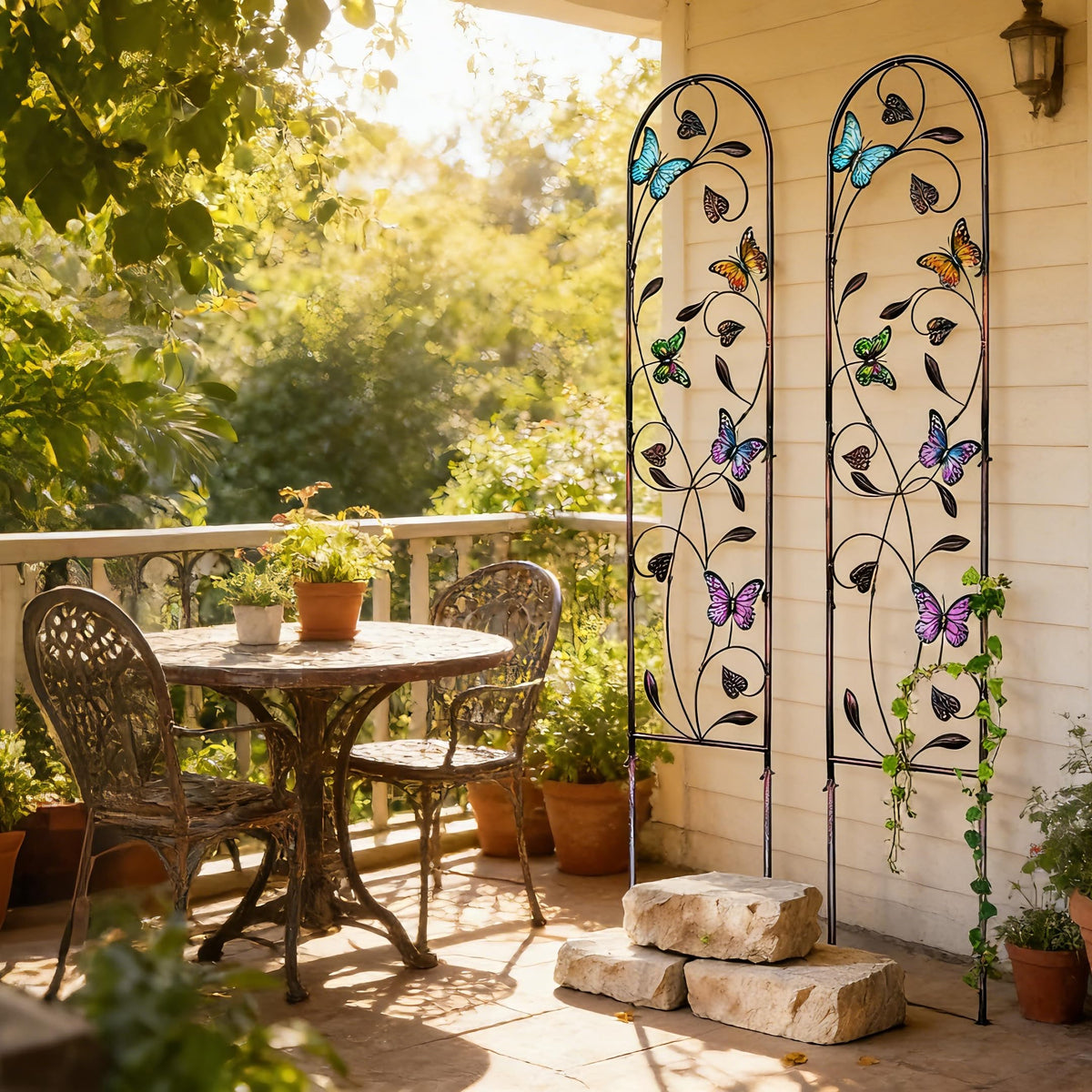 Aura7Mix versatile set can frame roses, clematis, or wisteria beautifully.