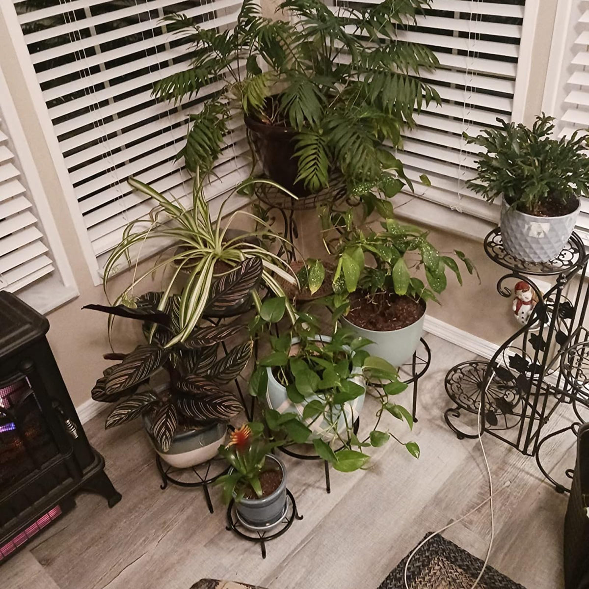 Autopromake durable plant stand legs protect floors in humid environments.