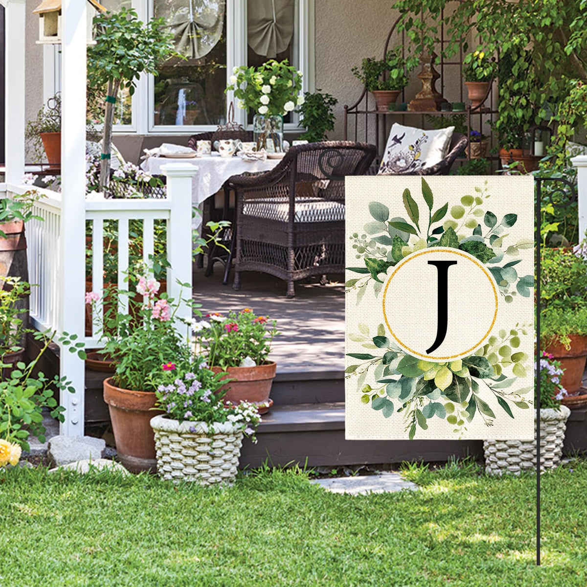 AVOIN colorlife floral monogram J design on flag, visible from both sides.