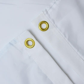 AZ FLAG brass eyelets enable easy hanging on flagpoles.