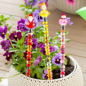 AzReference crystal topper close-up shows sparkling garden accents.