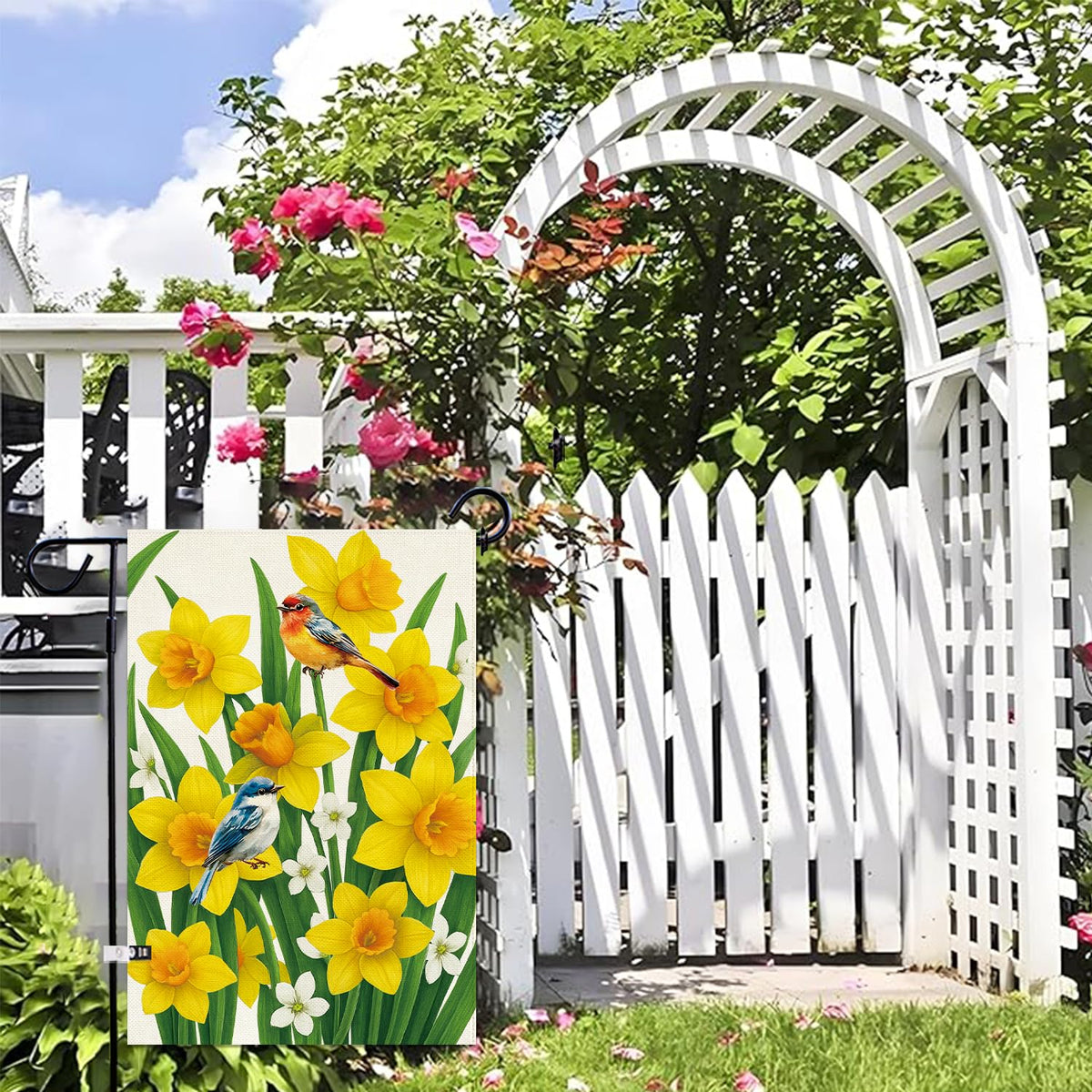 Baccessor bluebirds and daffodils design adds cheerful charm