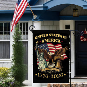 Baccessor burlap detail, highlighting texture and double-sided patriotic print.