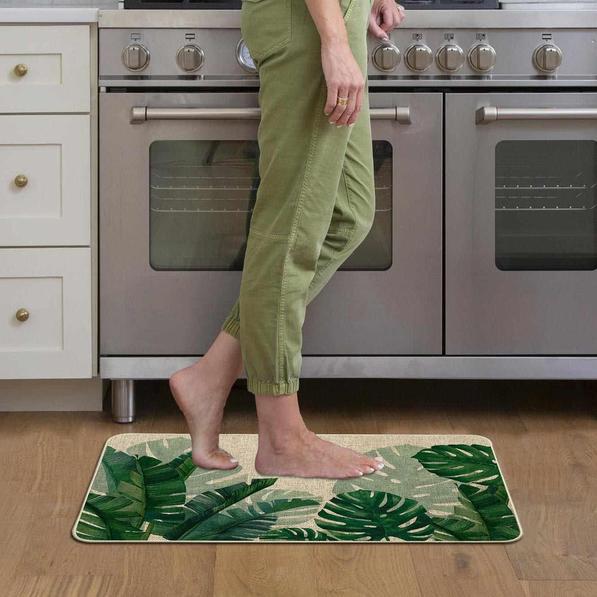 Baccessor Burlap surface helps capture debris while keeping foot traffic clean.
