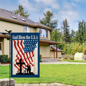 Baccessor compact 12x18 inch flag suited for lawns and porches.