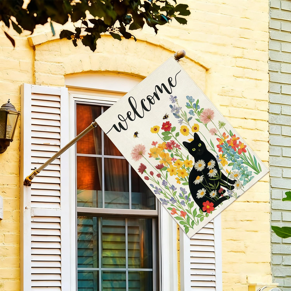 Baccessor double-sided print stays bright across seasons.