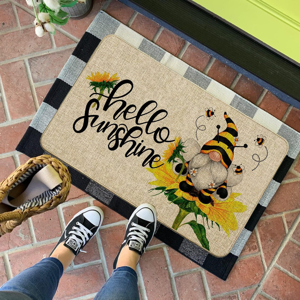 Baccessor Hello Sunshine Doormat non-slip rubber back ensures stable outdoor placement.
