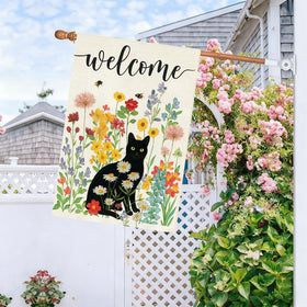 Baccessor outdoor flag uses weatherproof fabric for durable outdoor use.