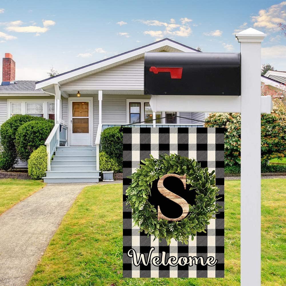 Baccessor outdoor yard flag ideal for seasonal decoration.