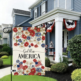 Baccessor double-sided flag highlights patriotic art from both sides.