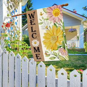 Baccessor Spring House Flag with daisy design, back view visible from the other side