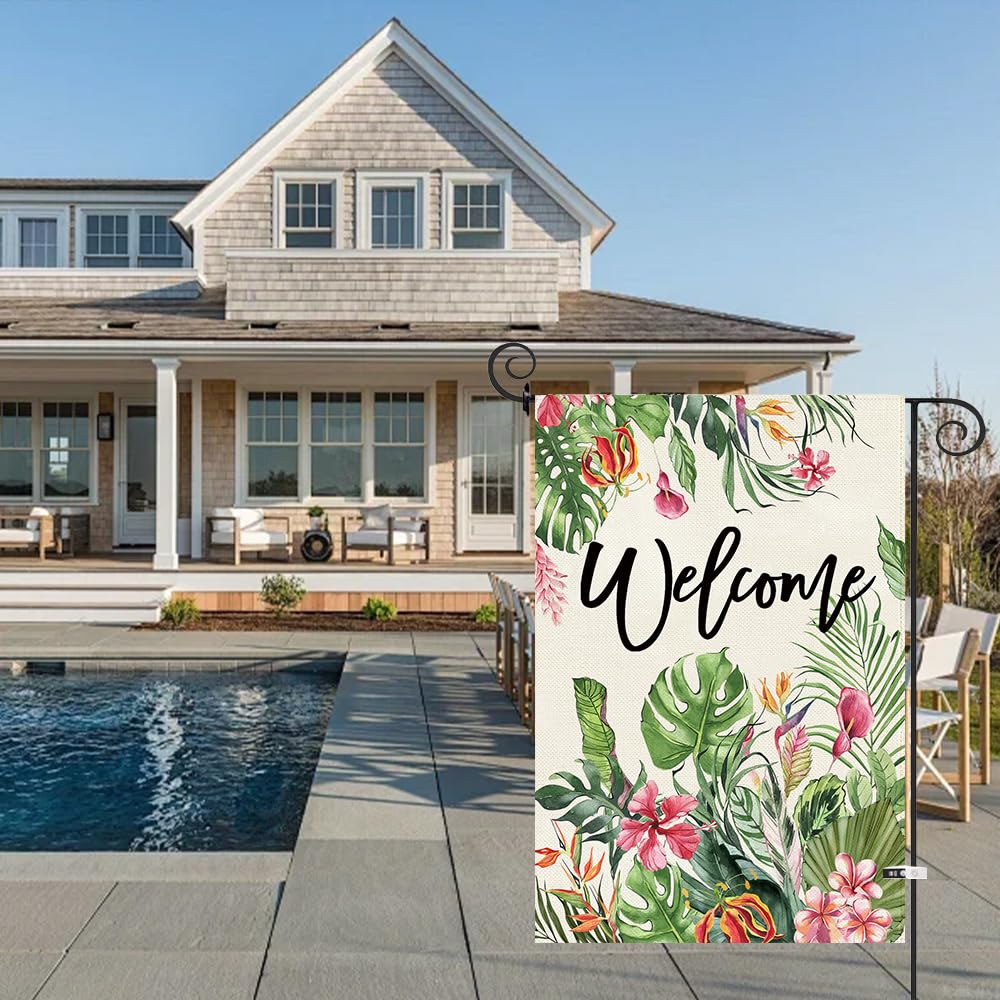 Weatherproof two-layer burlap resists wind and rain while keeping colors bright