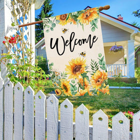 Baccessor sunflower flag double-sided close-up shows vibrant print.