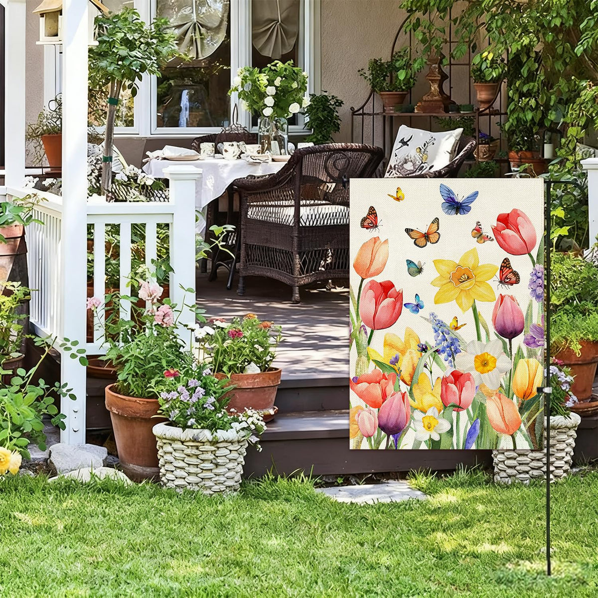 Baccessor weatherproof floral yard flag built to endure wind and rain.