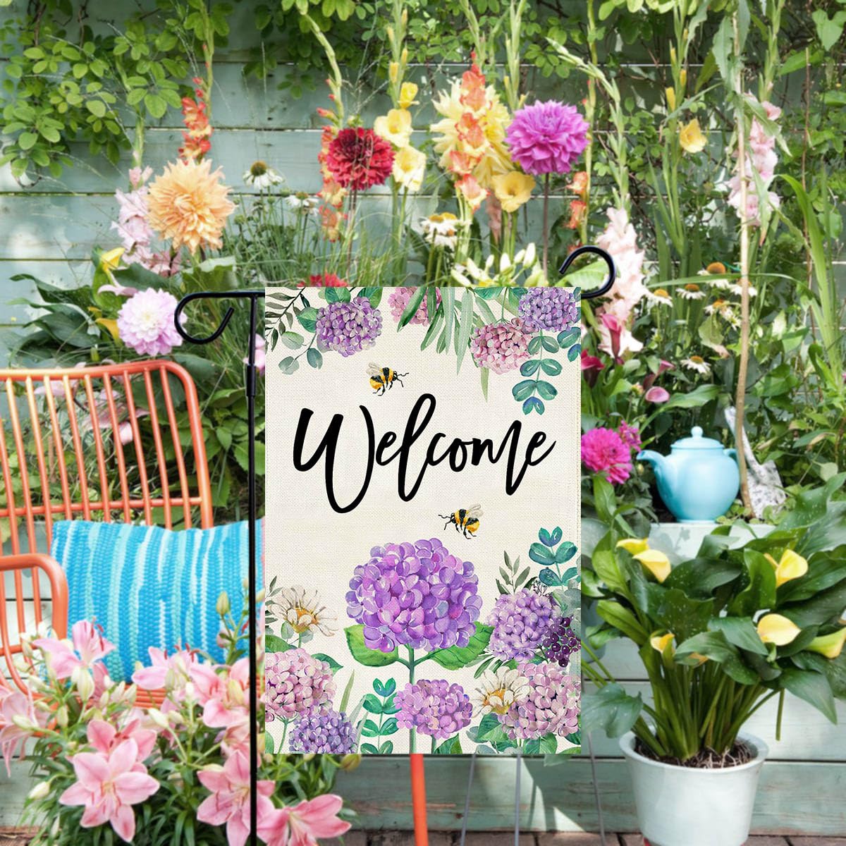 Baccessor weatherproof flag withstands wind and rain while staying colorful.