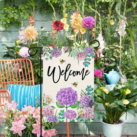 Baccessor weatherproof flag withstands wind and rain while staying colorful.
