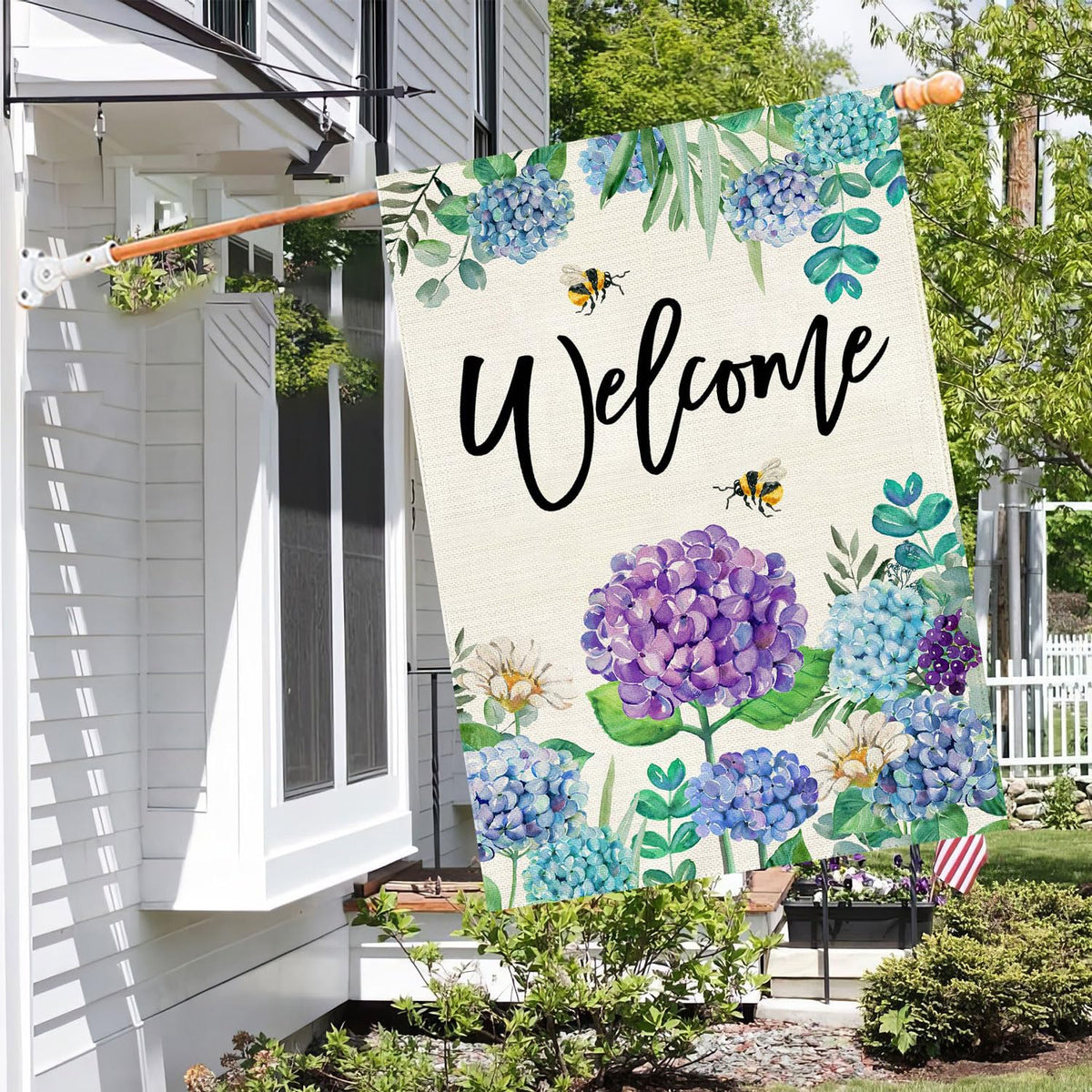Baccessor Burlap welcome flag with weather resistant fabric for year-round use.