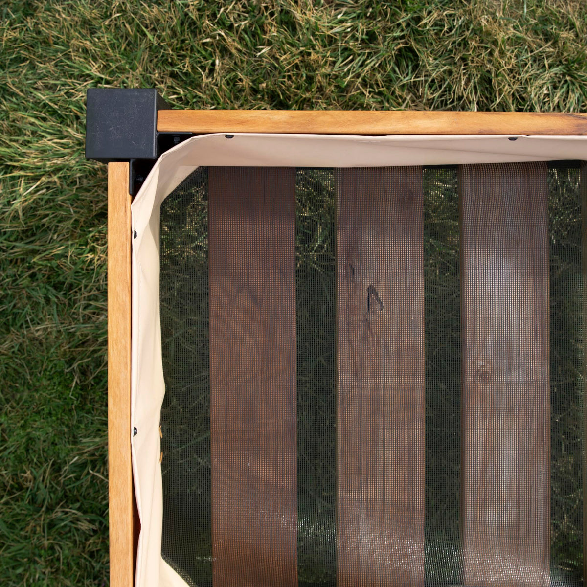 Compact Backyard Discovery design fits small patios and balconies