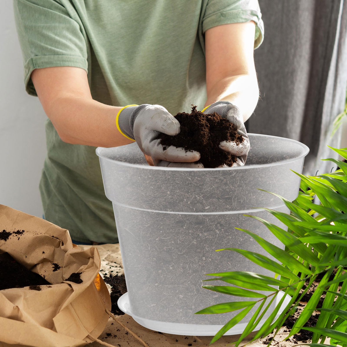Baderke sturdy plastic pot set for versatile garden display