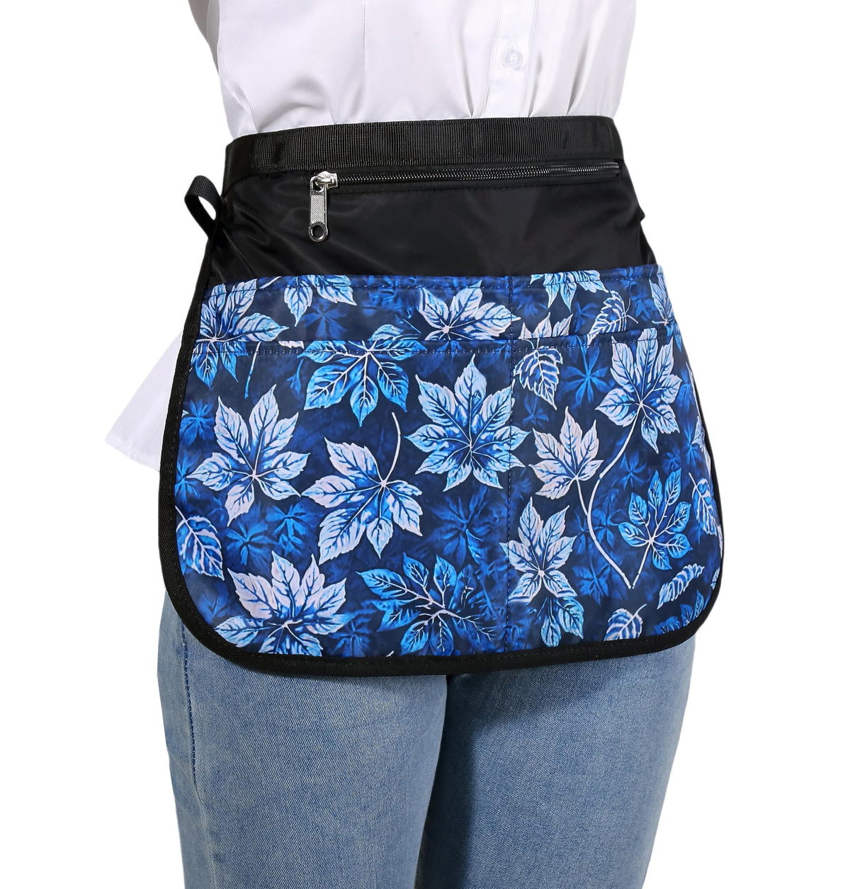 Privacy zip pocket on the Bafelia Garden Apron for valuables.