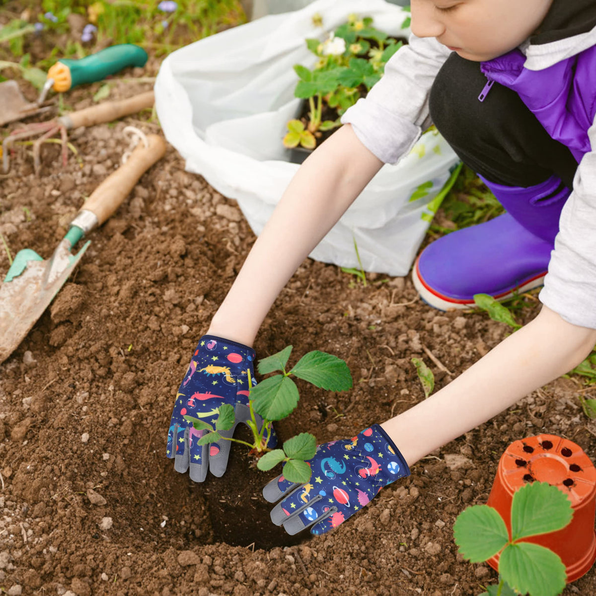 Baidast garden gloves—double foam-padded palm close-up for impact protection.