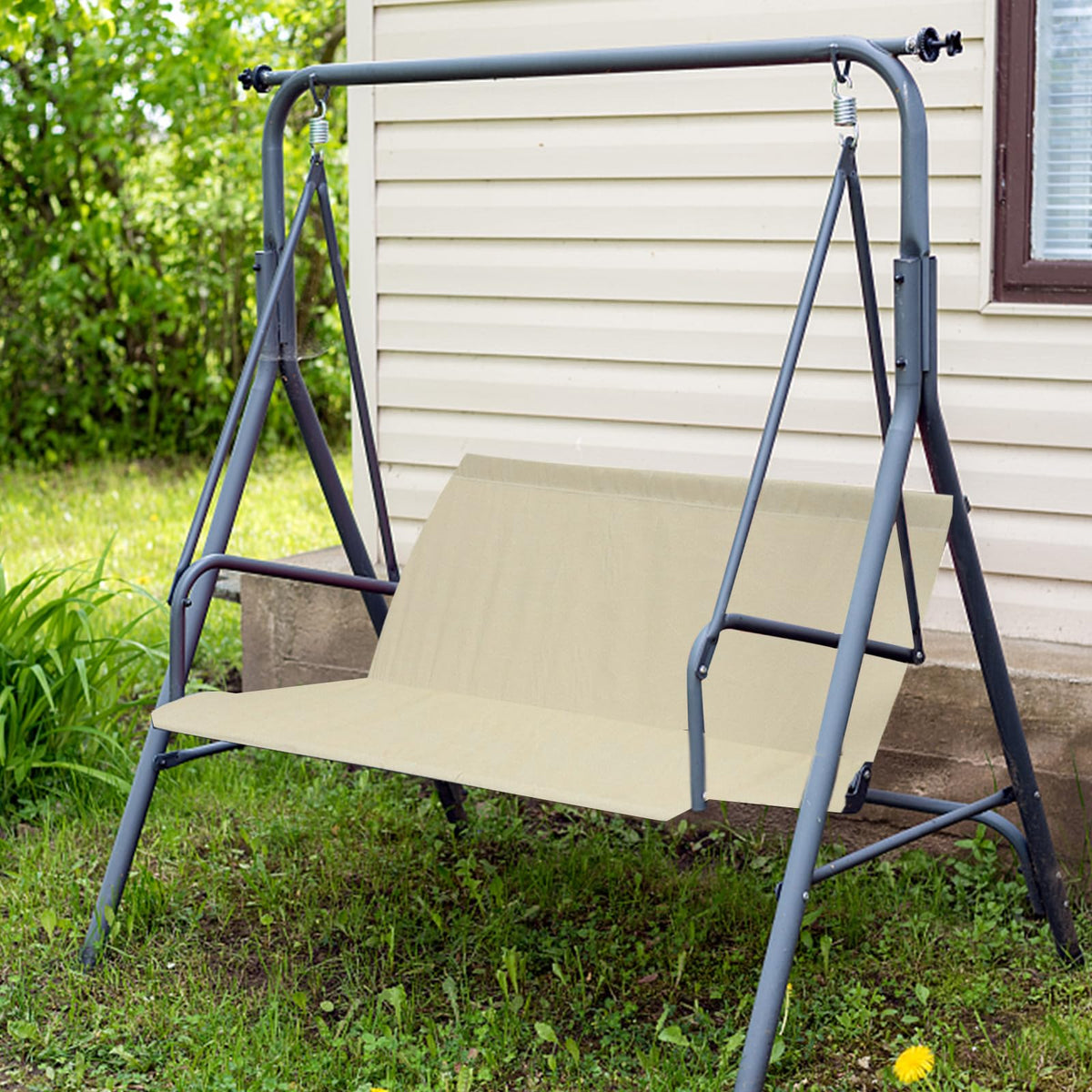 Baizoy outer layer on swing cover repelling rain for durability
