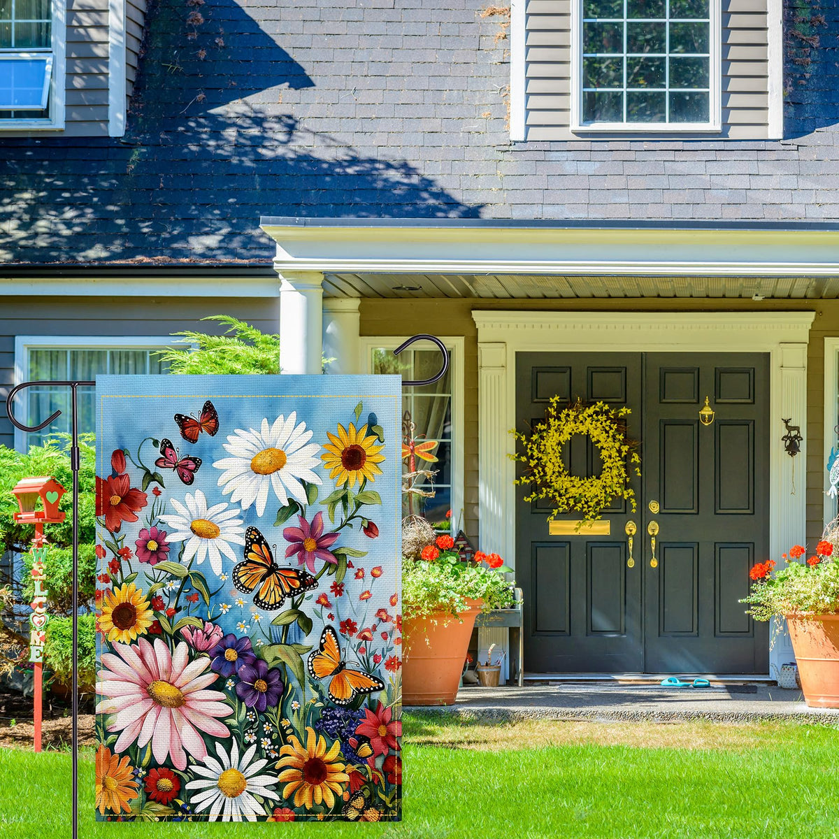 Balgardekor Daisy flag back side remains vibrant with butterfly design.