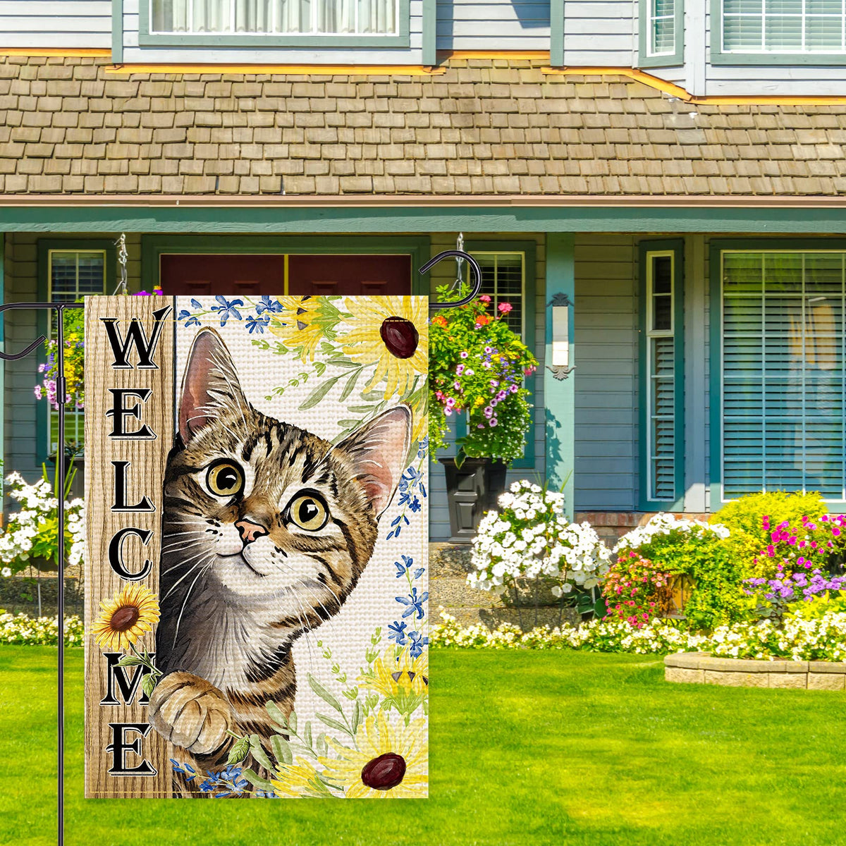 Balgardekor double-sided flag shows sunflower cat design from both sides for versatile display.