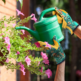 Bamllum gloves demonstrate comfortable fit for planting