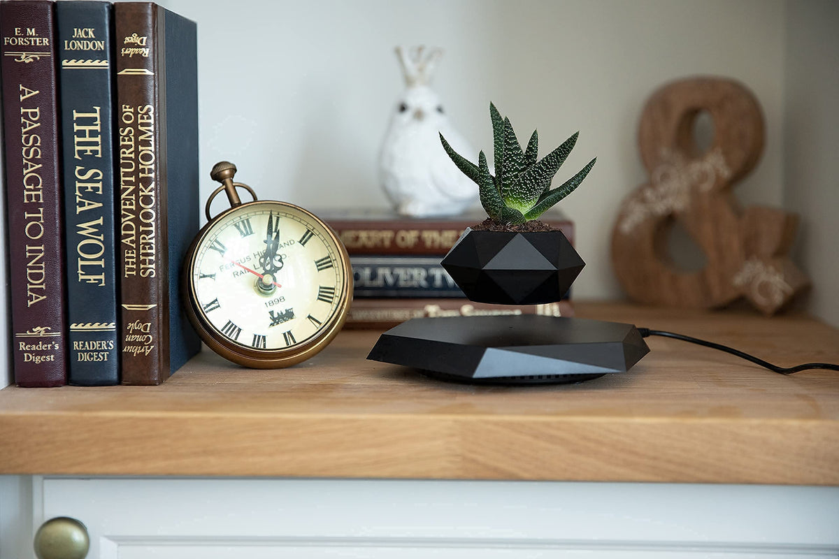 BandDlevs magnetic levitation system operates quietly for subtle ambiance.