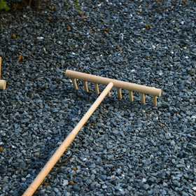 BangBangDa solid beech wood rake with non-slip handle for comfortable sessions