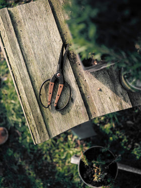 Rust-resistant blades stay sharp for continued pruning in garden settings.