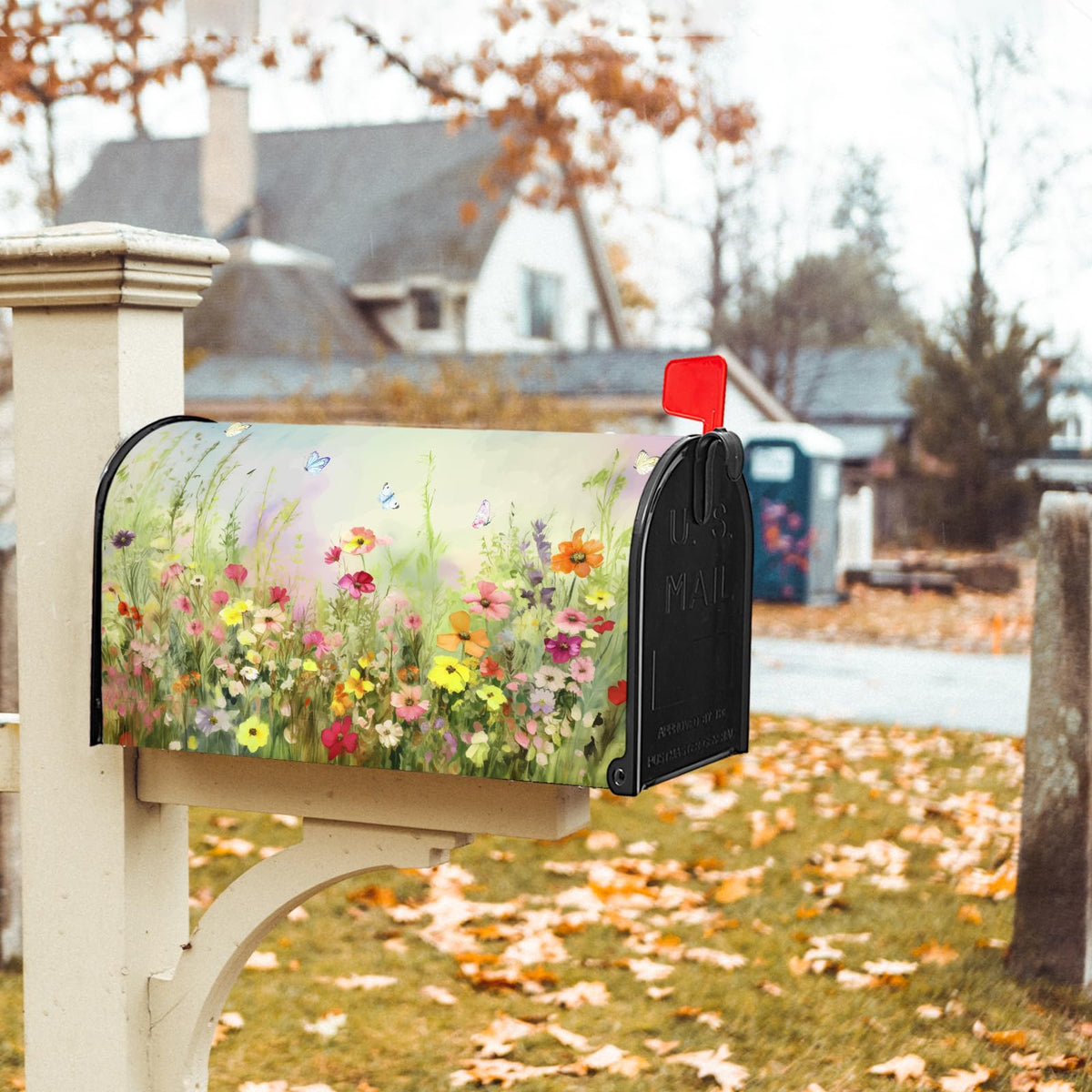 Barneova mailbox cover is machine washable for easy care.
