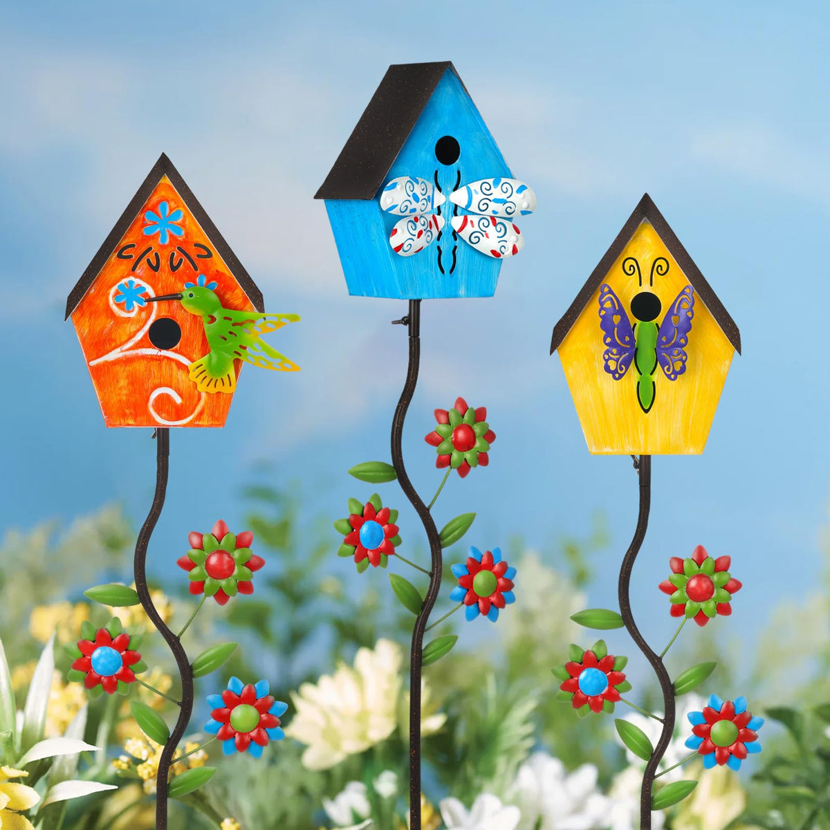 BAYN garden decor invites visits from small birds near food sources.